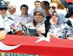 Dur ihtarına uymadı polisi ezerek öldürdü