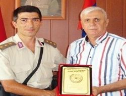 THK'dan komutana plaket