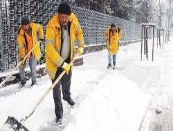 Başkent beyaz örtüye büründü