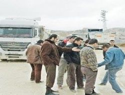 Bir eylemde kamyonculardan