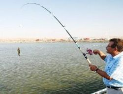 Gazetecilere balık tutma yarışı