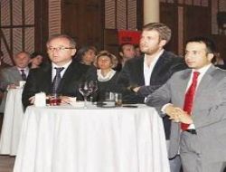 Kırmızı ödülleri sektörü kucaklıyor