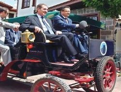 Bakan Günay, sanat sokağında