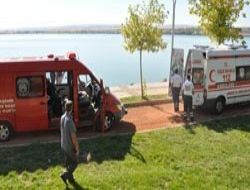 Otobüsün camını kırıp göle atladı