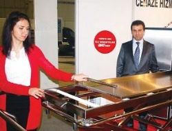 Canlı cenazede alarm veriyor