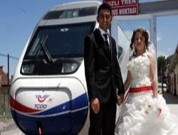 Hızlı trenle yıldırım nikah