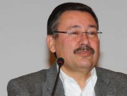 Elçiliğin önüne Cezayir anıtı dikerim