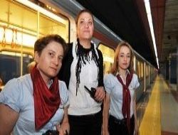 Metroda anne dikkati birçok kazayı önledi