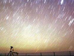 Geceboyu meteor yağdı