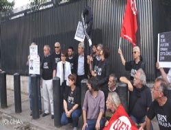 ABD Büyükelçiliği'ne Siyah Çelenkli Tepki