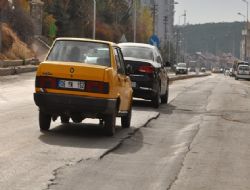 Asfalt çöktü zigzag başladı