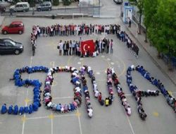 Öğrenciler bedenleriyle 'Soma' yazdı