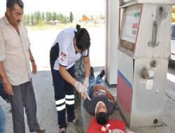 Otomobil yakıt pompasına çarptı