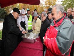 Yenimahalle'de aşure ikramı