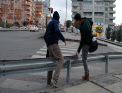 Yaya yoluna engel atlama