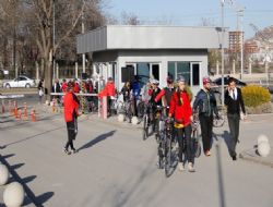 Demir atlar dilekçeyle Büyükşehir'e pedalladı