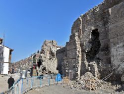 Tarihi surda büyük gedik