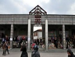 Başlarına yıkılıyordu