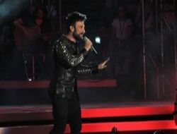 Emre Aydın ve Tarkan sahne aldı