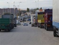 Şaşmaz'da Trafik TIR'lattı