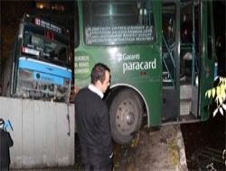 Otobüs kaydı korkuluğa çıktı