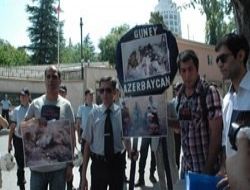 İran elçiliği önünde protesto