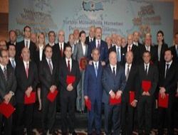 Dünya başarısına plaketli teşekkür