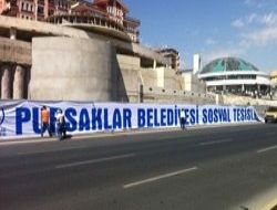 Dev pankarta Gökçek molası
