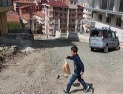 Caddeye çıkmaya korkuyoruz