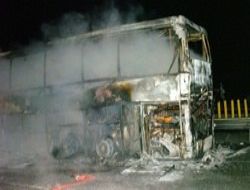 30 yolcu son anda kurtuldu