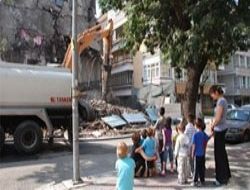 Alaçam Sokak'ta yıkım tribünü
