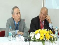 Usta yazar konferansla anıldı
