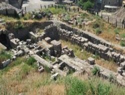 Arkeoloji kralına taç