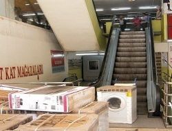 100. Yıl Çarşısı'nda asansör eziyeti