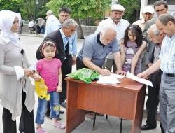 Veliler imza kapanyası başlattı