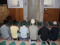 Cemaat var imam yok