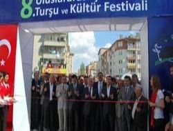Şenlik açılışında koku tartışması