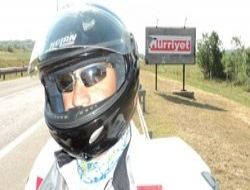 Motosiklet üstünde gezdiler
