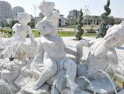 Heykeller saldırıya uğradı