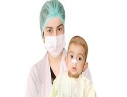 Minik Alper emin ellerde