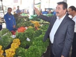 Gölbaşı Belediye Başkanı Odabaşı'ndan Karpuz İkramı