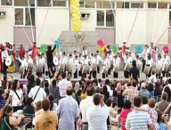Miniklerden davul şovu