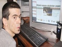 Dişleriyle ikinci kitabını yazdı