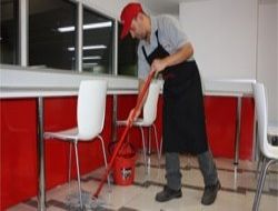 Gündüz temizlikçi, gece ressam