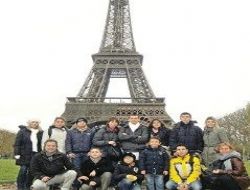 Diyabetli çocuklar Paris'i gezdi