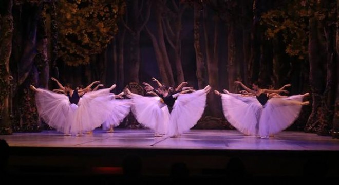 ADOB'ta klasik bale zamanı