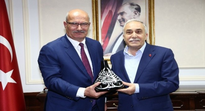 ATO yönetimi Gıda, Tarım ve Hayvancılık Bakanı Fakıbaba'yı ziyaret etti