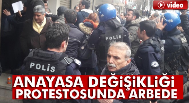 Anayasa değişikliği protestosuna polis müdahalesi