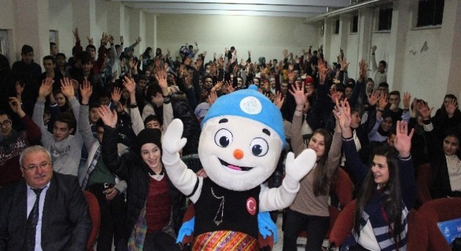 Bakan Kılıç, olimpik kış festivalinin maskotu 'Karbeyaz' ile buluştu