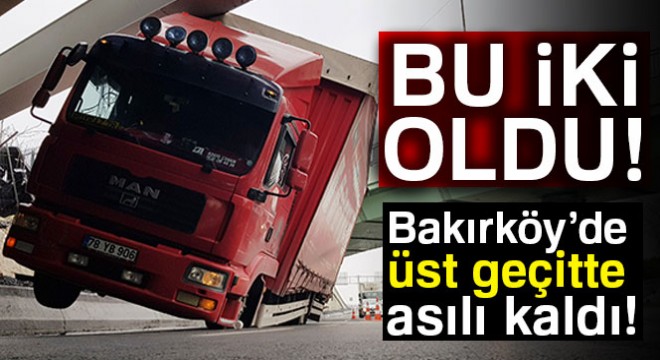 Bakırköy'de kamyon üst geçitte asılı kaldı